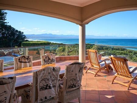 4 Bedroom House in Plettenberg Bay