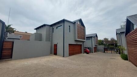 4 Bedroom Townhouse in Waterkloof