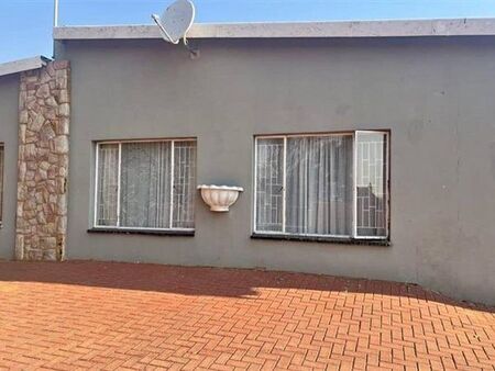 5 Bedroom House in Rensburg