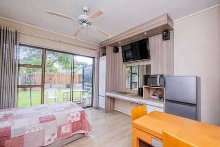 1 Bedroom bachelor apartment to rent in Amandelrug, Kuils River