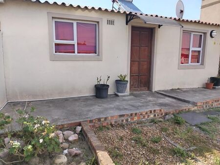 2 Bedroom house to rent in Ravensmead, Parow