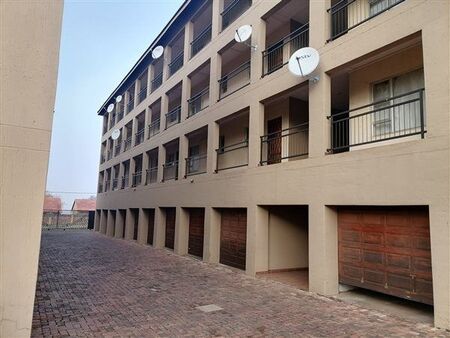 2 Bedroom Flat in Three Rivers East