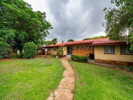 3 Bedroom House in Estera