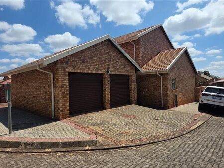 3 Bedroom House in Magalieskruin