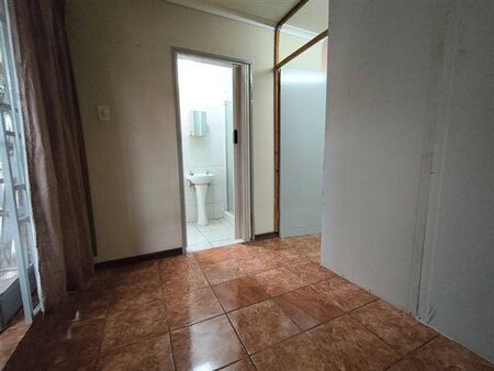 1 Bedroom Apartment in Parktown Estate