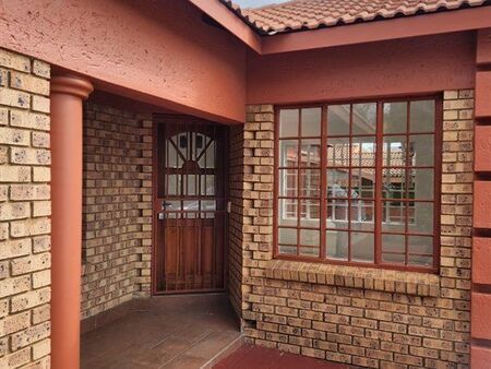 3 Bedroom House in Eldoraigne