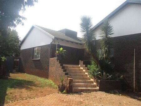 4 Bedroom House in Zwartkop