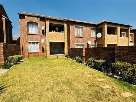 2 Bedroom Apartment in Mooikloof Ridge