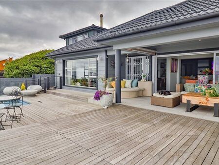 6 Bedroom House in Reebok