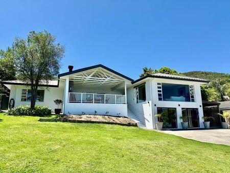 5 Bedroom House in Old Place