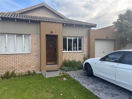 3 Bedroom Townhouse in Mooikloof Country Estate