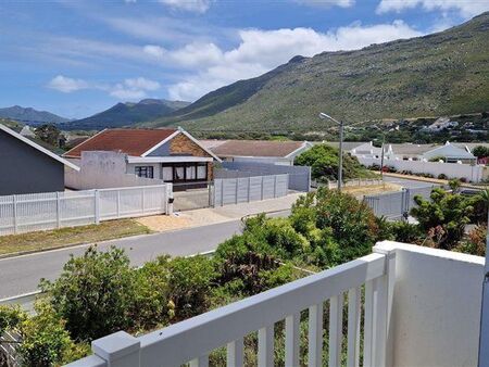Bachelor apartment in Fish Hoek
