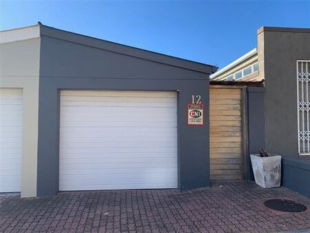 2 Bedroom House in Zonnebloem