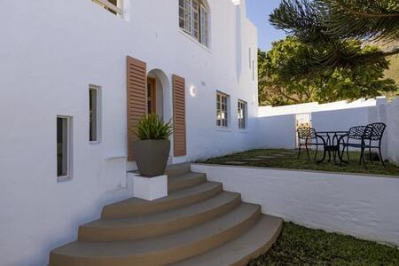 3 Bedroom House in Mountainside