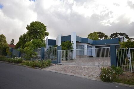 3 Bedroom house to rent in Heldervue, Somerset West