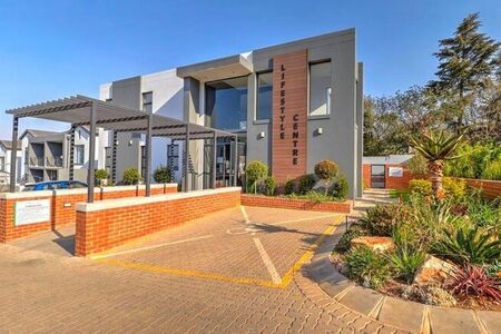 2 Bedroom apartment to rent in Broadacres, Sandton