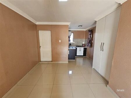 Bachelor apartment in Cosmo City