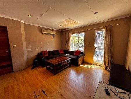 2 Bedroom House in Bromhof