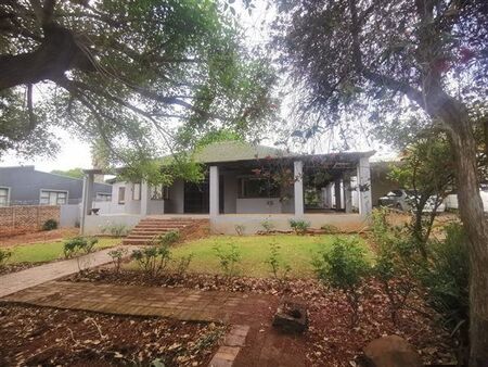 3 Bedroom House in Kensington