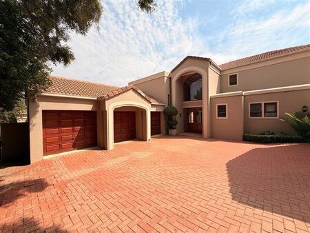4 Bedroom House in Dainfern