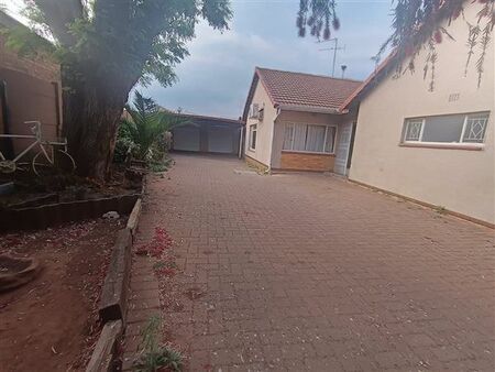 4 Bedroom House in Edelweiss
