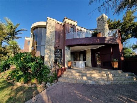 6 Bedroom House in Greenstone Hill