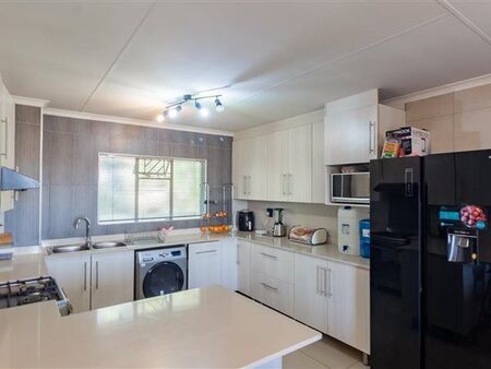 3 Bedroom Apartment in Isandovale