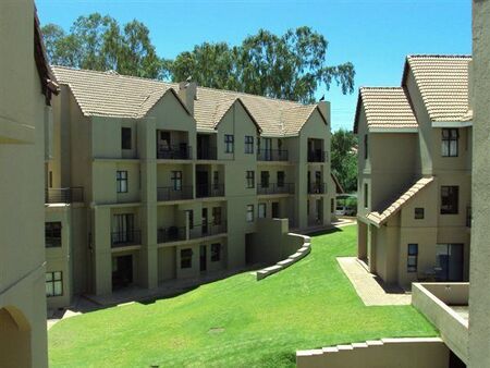 1 Bedroom Apartment in Zwartkop Golf Estate