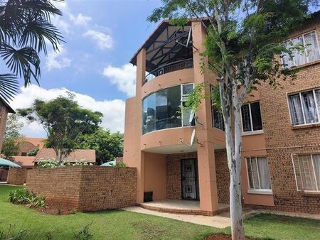 2 Bedroom Apartment in Die Hoewes