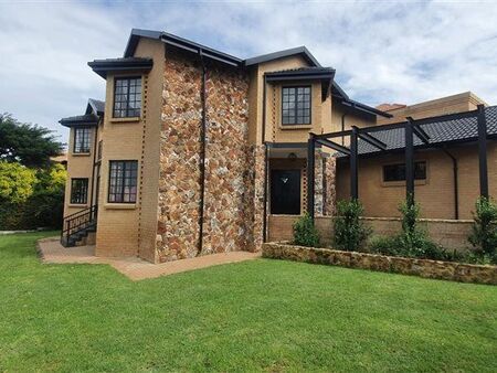 5 Bedroom House in Cornwall Hill