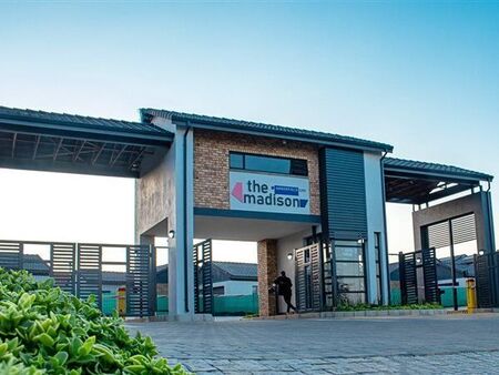3 Bedroom Apartment in Rooihuiskraal North