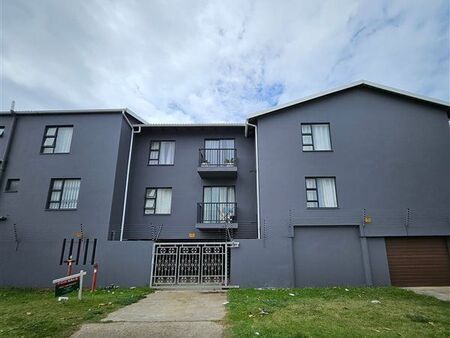1 Bedroom Apartment in Athlone Park