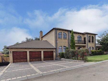 4 Bedroom House in Eagle Canyon Golf Estate