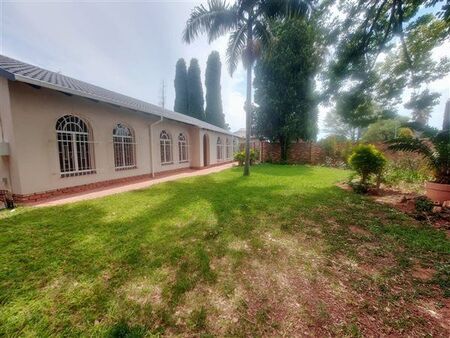 4 Bedroom House in Sinoville