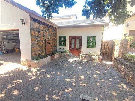 4 Bedroom House in Montana Park