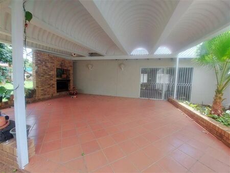 4 Bedroom House in Sinoville