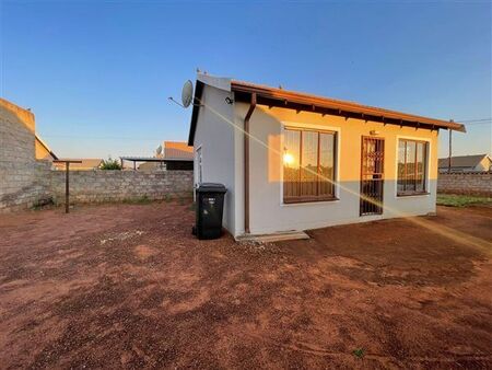 2 Bedroom House in Protea Glen