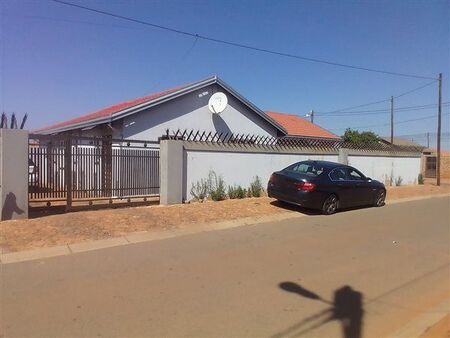 2 Bedroom House in Protea Glen