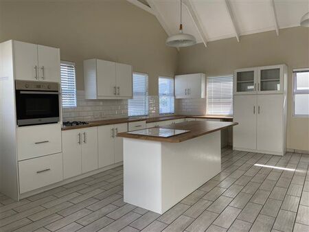 2 Bedroom House in Sandbaai