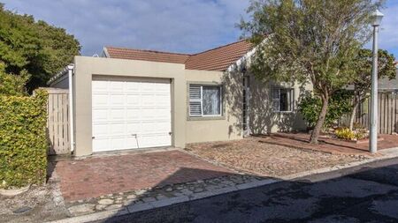 3 Bedroom townhouse - freehold to rent in Franskraal, Gansbaai