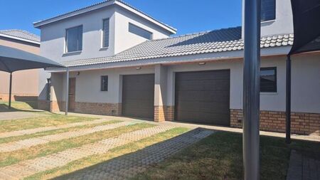 3 Bedroom townhouse - sectional to rent in Waterval East, Rustenburg