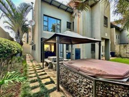 3 Bedroom Townhouse in Menlo Park