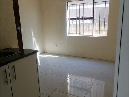 Bachelor apartment in Cosmo City