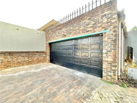 4 Bedroom House in Glenanda