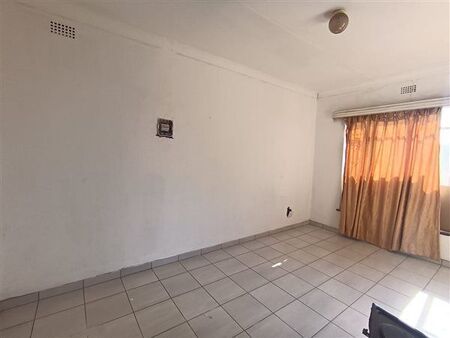 1 Bedroom House in Kew
