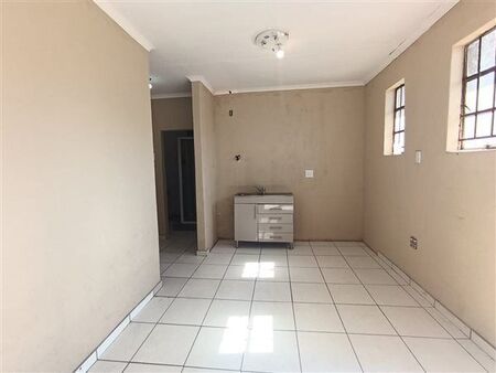 1 Bedroom House in Kew