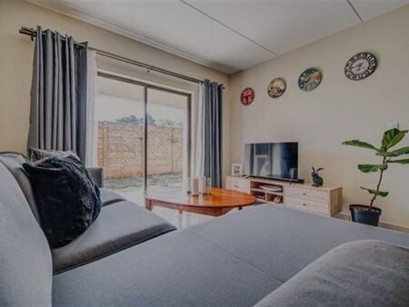 2 Bedroom Townhouse in Pomona