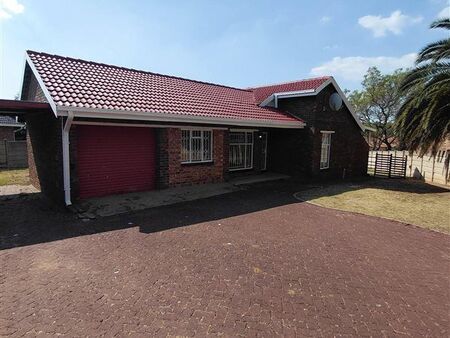 3 Bedroom House in Birchleigh North