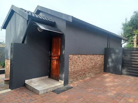 1 Bedroom House in Van Riebeeck Park