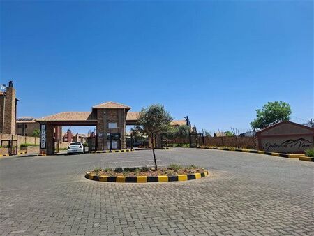 3 Bedroom Townhouse in Raslouw